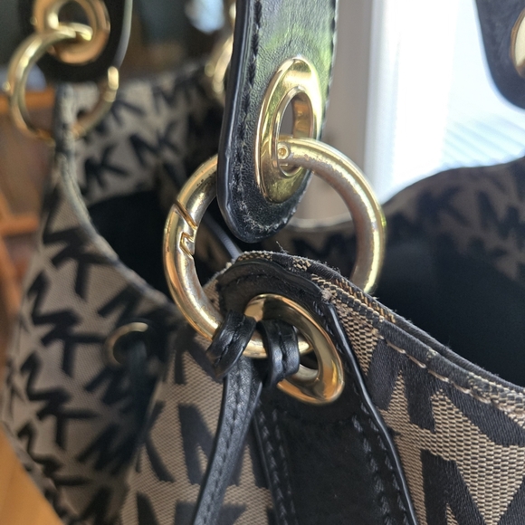 Michael Kors Black and Tan Women's Bag - Picture 7 of 13